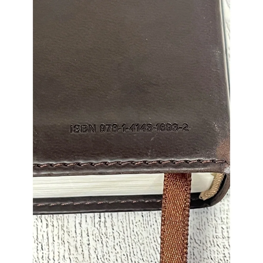 New Living Translation Holy Bible Gift Ed. Brown Leatherette ISBN 9781414316932
